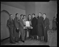 UCLA 1935 Bruins football team members with Los Angeles Times sportswriters Braven Dyer and Bill Henry, Los Angeles, 1935