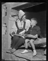 Virginia Smith and Lawrence Earl Opsahl model winter fashion, Los Angeles, 1938