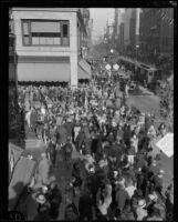 Christmas shopping crowd at 7th and Broadway, Downtown Los Angeles, 1928