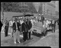 Veterans of the American Legion City Hall Post 387 with Mayor Shaw outside City Hall, Los Angeles, 1935