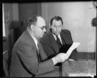 Los Angeles police officer Bert Wallis and murder investigation witness John R. Binan, [Los Angeles?], 1935