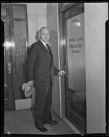 Former Los Angeles mayor John C. Porter entering Grand Jury room, Los Angeles, 1933