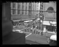 New trackless trolleys making first day run in at corner of Sixth St. and Broadway, Los Angeles, Calif., 1947