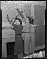 Mrs. Lee Fitzgerald and Patricia O'Connor plan a reunion tea for Kappa Delta Chi, Los Angeles, 1939