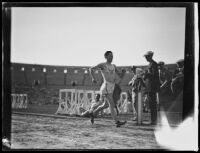 Paavo Nurmi runs toward finish line at Coliseum, Los Angeles, 1925