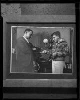 Gordon Northcott points to evidence with stick, Riverside County, circa 1929