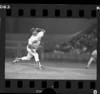 Los Angeles Dodgers' Fernando Valenzuela pitching, 1986