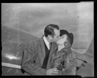 Myrl Alderman and Ruth Etting share a kiss, Los Angeles, 1938