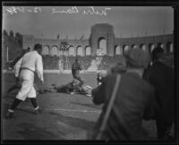 Photographers obscure a play during the USC and Notre Dame football game, Los Angeles, 1928