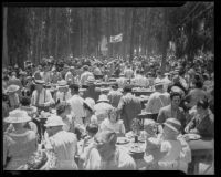 People enjoying the Sheriff Barbecue hosted by Sheriff Biscailuz, Los Angeles, 1935