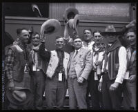 Gene Biscailuz with cowboy escort and American Indians who arrived from New Mexico at a train station, Los Angeles, 1925
