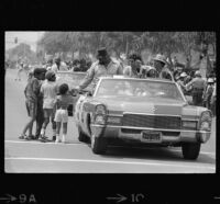 Roosevelt Grier shakes hands with children at the Watts Summer Festival