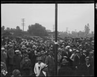 Crowd awaiting the train carrying William Edward Hickman, kidnapper and murderer, Glendale, 1927