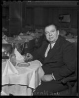 Joe Mann, Hollywood maître d’hôtel smokes a cigar, Los Angeles, 1936