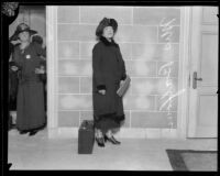 Soprano Constance Balfour and Soroptimist Club member Annie Colburn, [1926?]