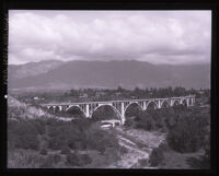 Colorado Street Bridge with San Gabriel mountains in background, Pasadena, 1920s