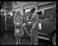 Helen Clare talks to a blindfolded Hayward Thompson, Los Angeles, 1927