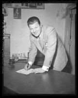 Actor Jack Carson signs up to become U.S. citizen, 1949