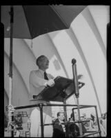 Upton Sinclair debating at the Hollywood Bowl, Los Angeles, 1925