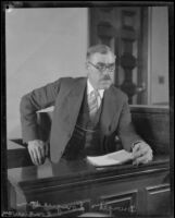 Detective Inspector Dwight Longuevan on the witness stand during the trial of William Edward Hickman, Los Angeles, 1928