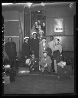 Los Angeles Times Golden Gloves team boarding a train to the Chicago Tribune tournament, 1948