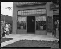 Unidentified people entering Hellman Bank Lincoln Park Branch, Los Angeles, 1920-1939