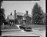 Federal agents seize Nat King Cole's Hancock Park home, Los Angeles (Calif.), Los Angeles, 1951