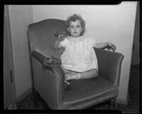 Patzy Grimmett, child cigar smoker, Glendale, 1936