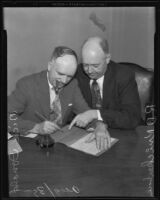 Boxing promoter Dick Donald confers with his lawyer R.D. Knickerbocker, Los Angeles, 1935