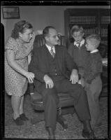 Judge Frank G. Swain decides who gets custody of Alice Cruickshank, Robert Cruickshank, and John Cruickshank, Los Angeles, 1935