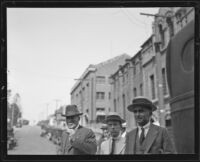 Murder suspect Arthur C. Burch walks to Madalynne Obenchain trial, Los Angeles, 1921