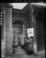 Chinatown residents pray to save Old Chinatown Buddist Temple, Los Angeles (Calif.)