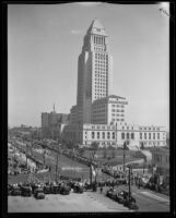 Spectators watch parade commemorating 151st anniversary of settlers in Los Angeles, 1932