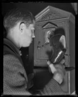 Man rings alarm for W. H. Bockmon Pottery and Tile Company fire, Los Angeles, 1935