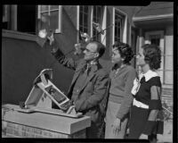 Dr. Donal B. Phaley with his heliostat and students Viola von Schneider and Lorena Sellers, Los Angeles, 1936