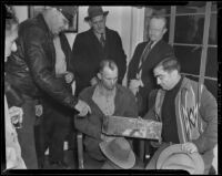 Suspected Topanga Canyon arsonist David E. Trewitt confronted by Sheriff Eugene Biscailuz, Los Angeles, 1938