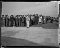 Craig Wood playing golf in front of a crowd, Los Angeles, 1930s
