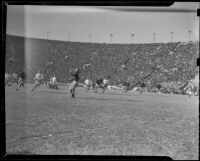 Football game between USC Trojans and Notre Dame Irish at the Coliseum, Los Angeles, 1938