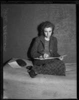 Artist Ione Robinson sketching, Los Angeles, 1925-1932