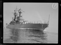 Starboard view of U.S. Navy battleship steaming through the water