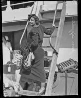 Jean Appleton disembarks from a ship, Los Angeles, 1934 — Calisphere