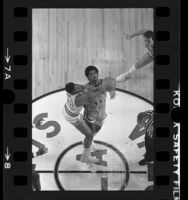 Overhead view of USC's basketball player Derrick Dowell and Oregon State's A.C. Green on tip-off, 1985