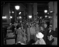 Crowd in Los Angeles Times office for deadline in Times "Bible Game" contest, 1934