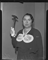 Frances Mabel Willis holds her murder weapon, Los Angeles, 1935