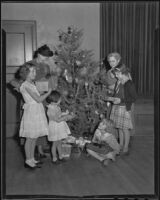 Emma Walkinshaw and Mrs. Walter Wilkinson with children from the Salvation Army, Los Angeles, 1935