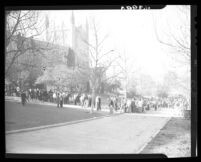 Students gathered at UCLA to purchase Rose Bowl tickets, 1946