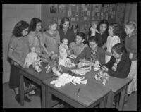 Students repair dolls for charity, Los Angeles, 1938