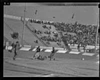 Los Angeles Bulldogs play Cleveland Rams at Gilmore Stadium, Los Angeles, 1938