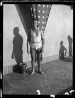 Jimmy Cherry sets aquatic endurance record, Los Angeles, 1928