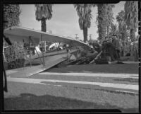 Plane crashes in front yard at Van Ness and Slauson, Los Angeles, 1935